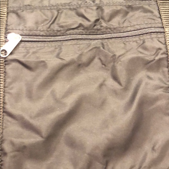 Nylon overnight bag; side pocket; w/zipper, clean - Picture 3 of 8